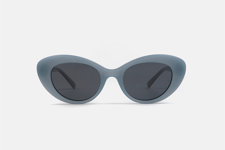 Gafas de sol en forma de cat eye de color azul de Multiópticas