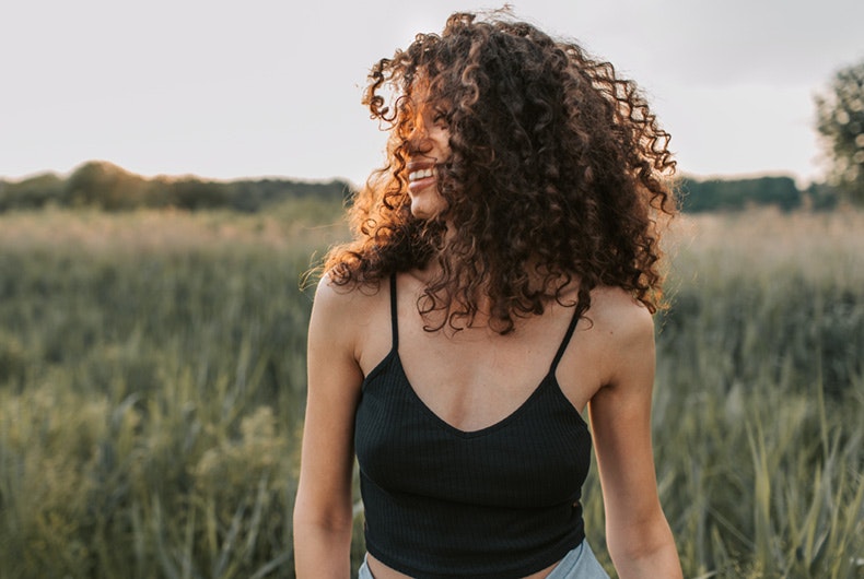 Aprende a cuidar tus rizos con el Método Curly Girl