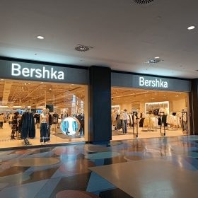 L01 BERSHKA-746x560.jpg