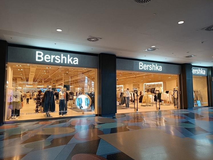 L01 BERSHKA-746x560.jpg