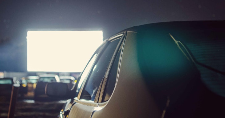 Drive cinema: filmes gratuitos ao ar livre para ver do carro