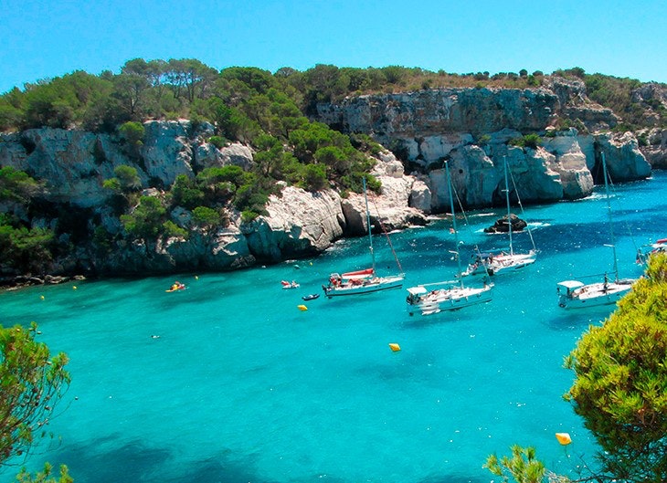 Vista de una cala de Menorca