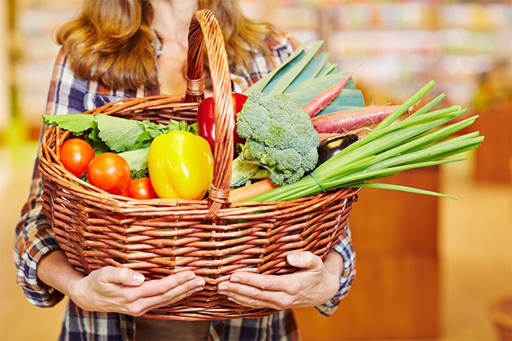 Lleva una buena alimentación para cuidar tu organismo.