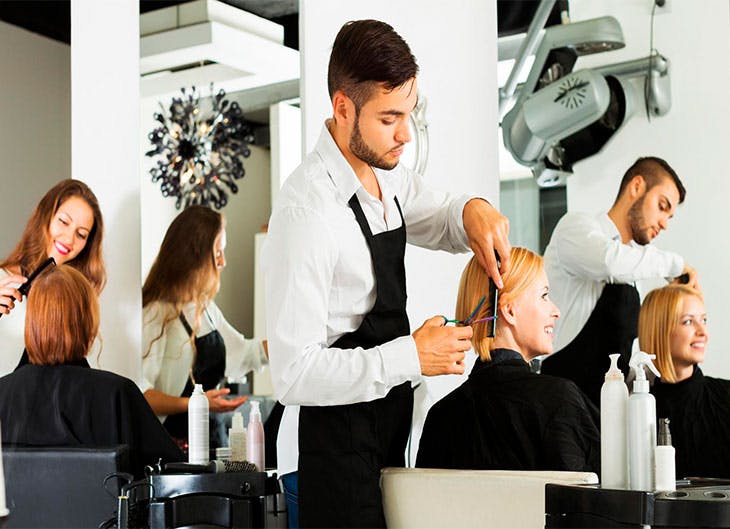 Hay corte de pelo que nos hacen rejuvenecer.
