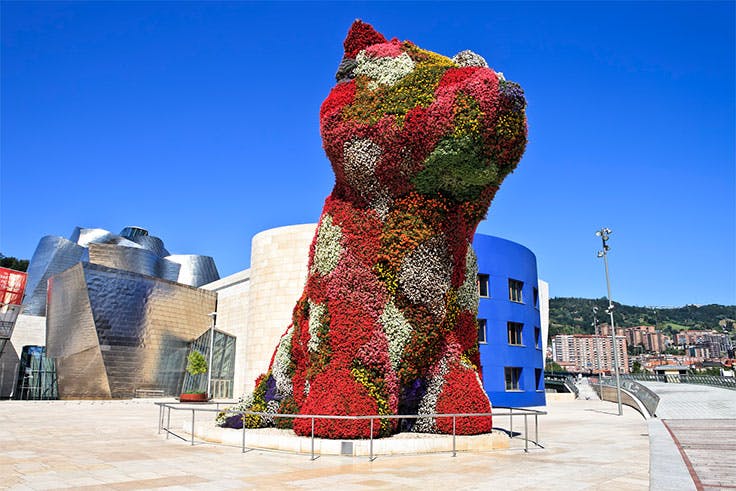 Puppy, con el Guggenheim de fondo / Adobe Stock