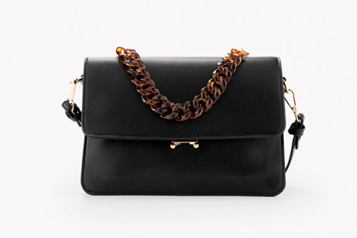 bolso-negro-cadena-marron-paco-martinez