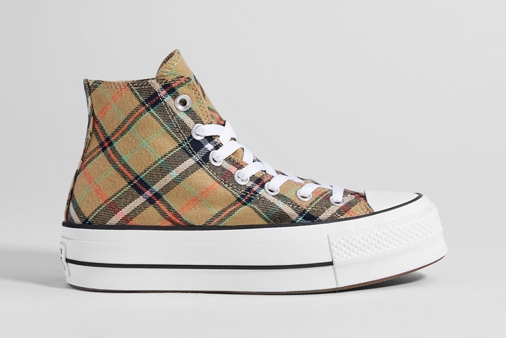 grace-villareal-zapatilla-converse-cuadros-bershka