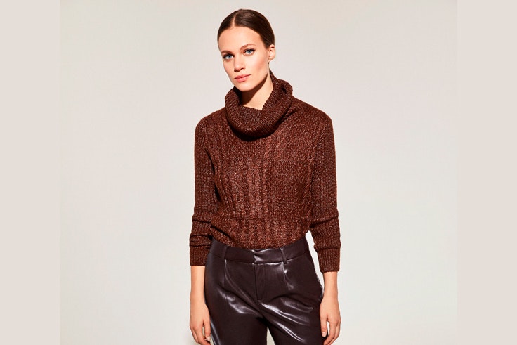jersey-marron-punto-cuello-alto-cortefiel