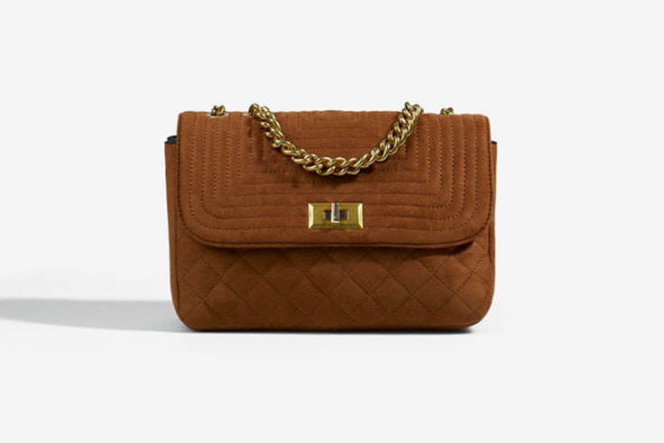 bolso-bandolera-marron-asa-metaliza-dorada-parfois