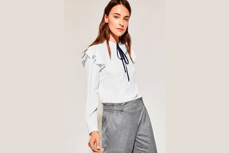 camisa-blanca-detalle-volantes-mangas-cortefiel