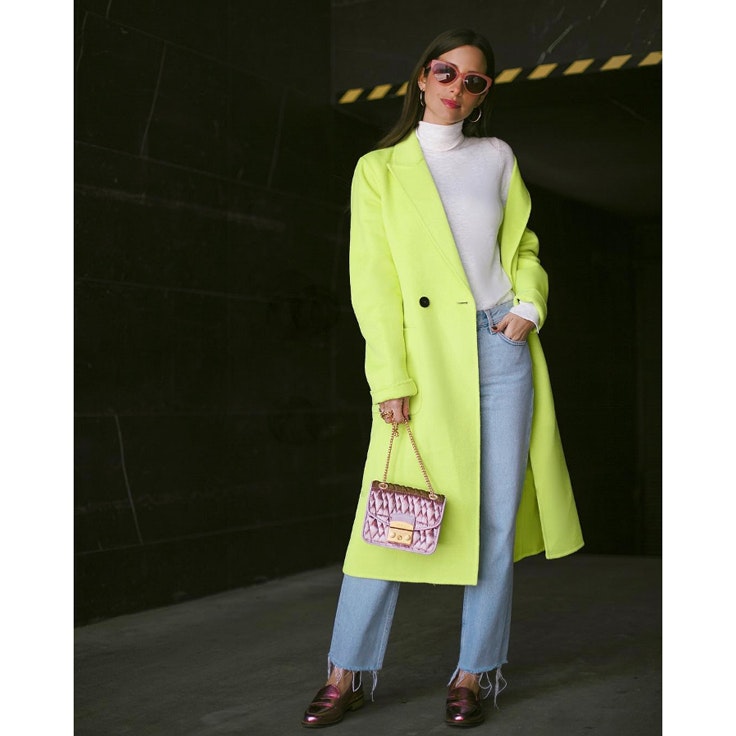 maria-fernandez-rubies-conjunto-abrigo-neon