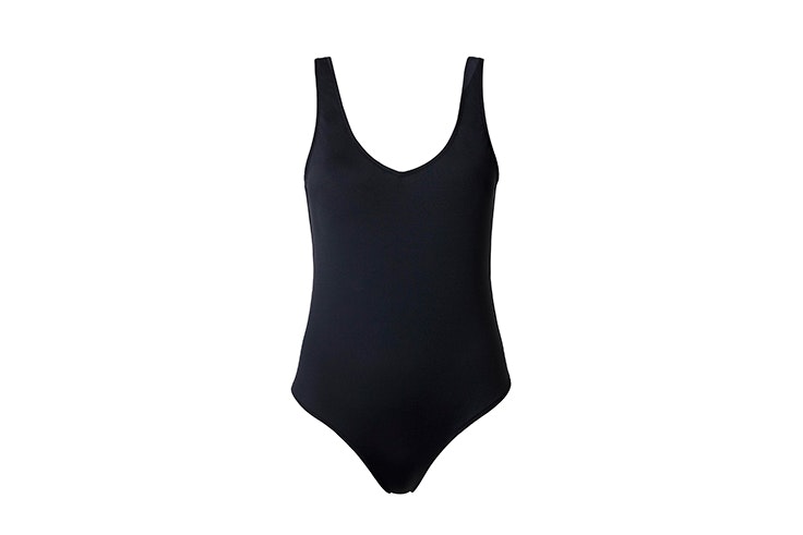 bañador negro clazedonia imprescindibles de agosto