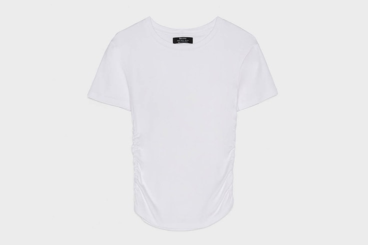 camiseta blanca manga corta bershka