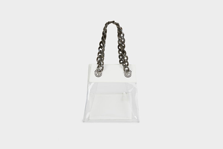 bolso de hombro efecto vinilo de Parfois Melissa y Grace Villarreal
