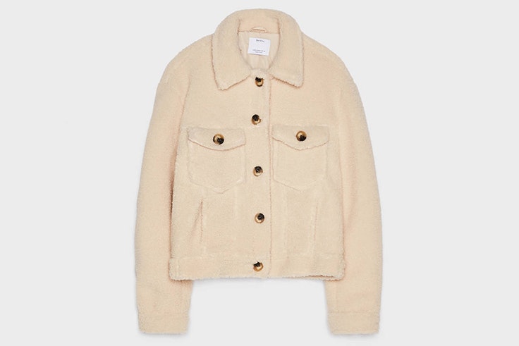 Chaqueta beige de borreguito de Bershka