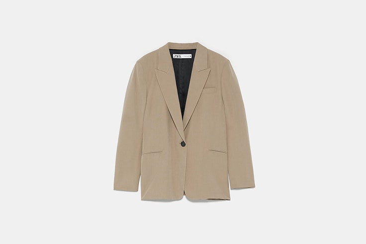 blazer de traje con boton de zara botas negras