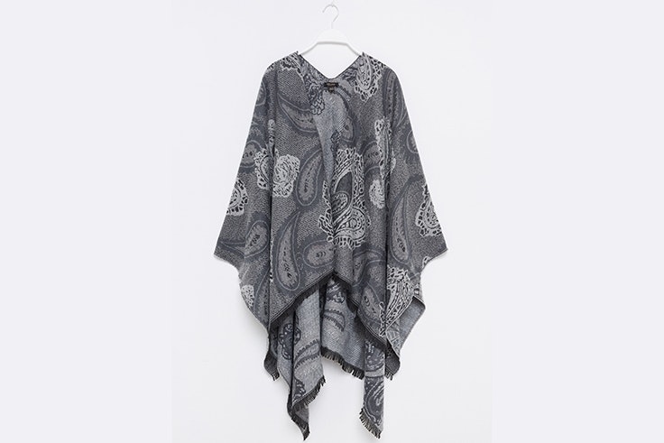poncho largo estampado flecos sfera