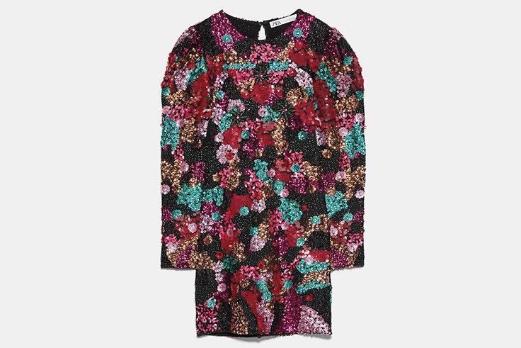 Vestido corto de lentejuelas de colores de Zara