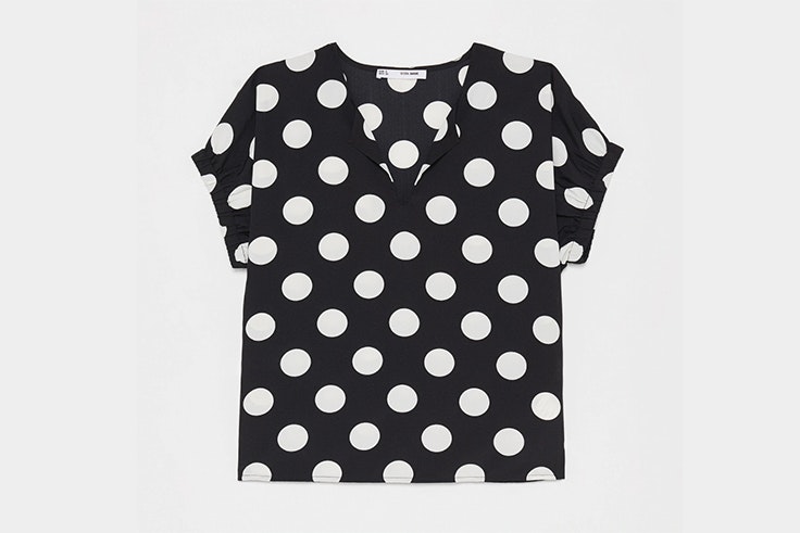 Blusa con estampado de lunares de Sfera