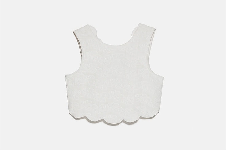 Cuerpo acolchado en color blanco de Zara verano 2020