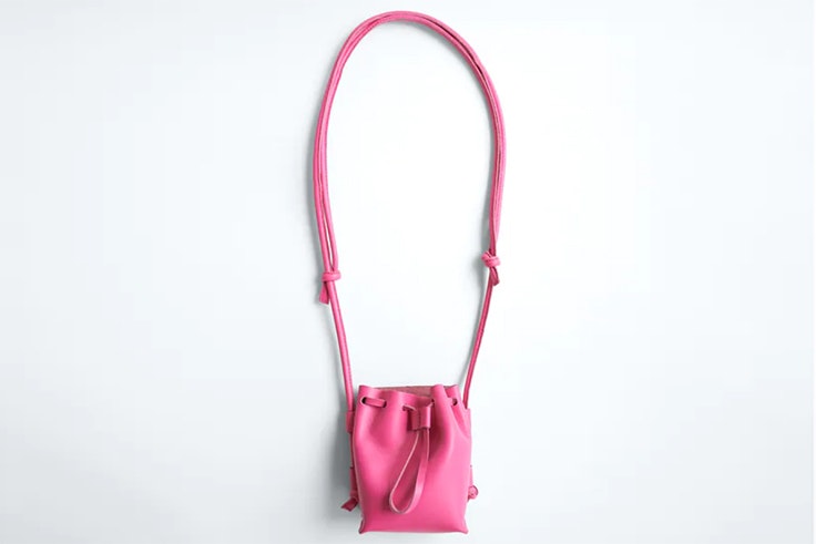 Bolso mini en color rosa de Zara