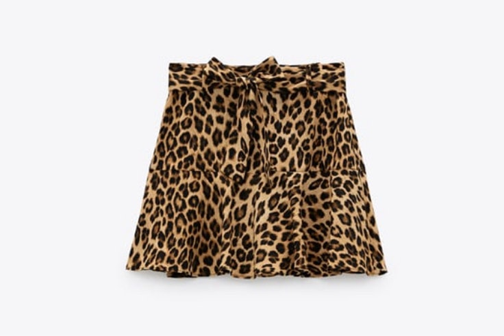Falda con estampado animal print de Zara