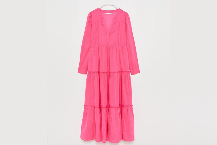 Vestido largo en color rosa fucsia de Sfera