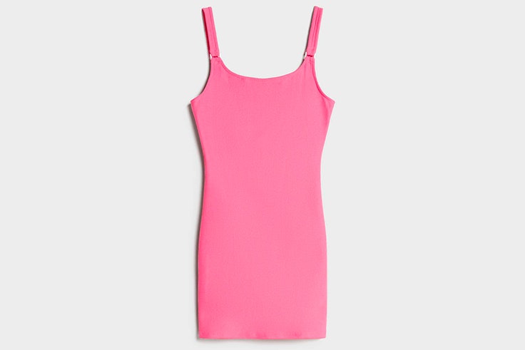 Vestido ajustado de tirantes en color rosa de Bershka