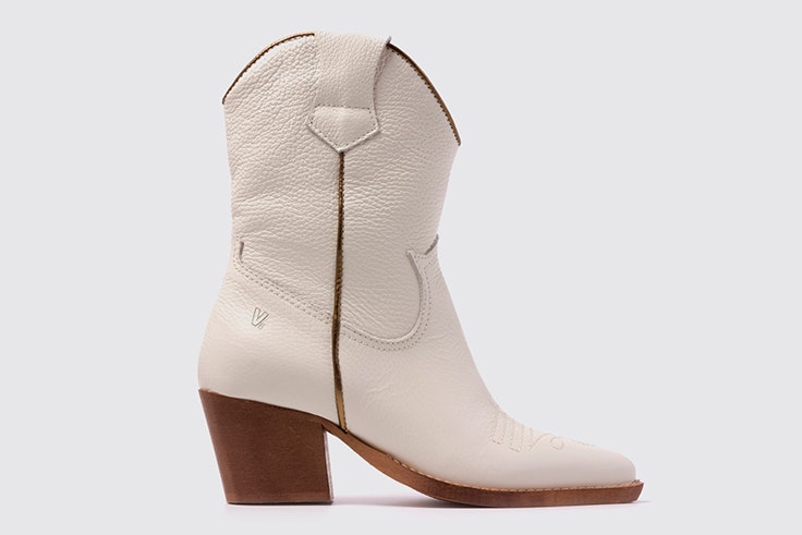 Botines blancos tipo cowboy de la zapatería Vas