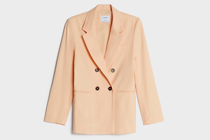 Blazer en color beige con botones de Bershka