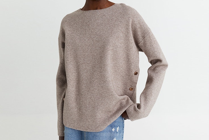 Jersey beige con detalle de botones la nueva colección otoño invierno 2020 de Sfera