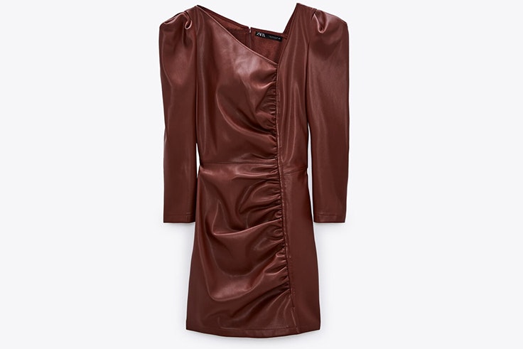 Vestido efecto piel de Zara