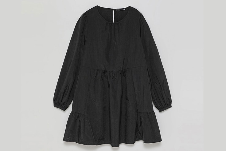 Vestido negro con volantes de Lefties