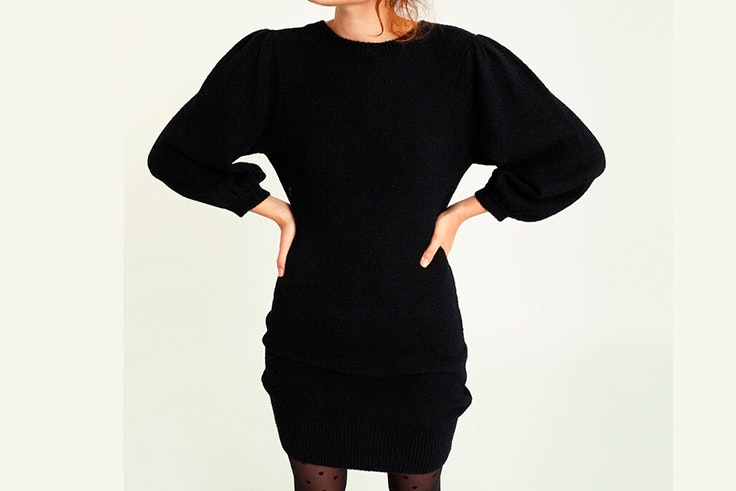 Vestido negro de punto con mangas abullonadas de Pimkie