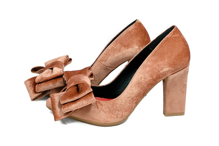 Zapatos de tacón con terciopelo rosa empolvado de Ercilla Calzados