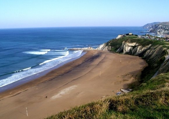 4 playas para disfrutar de un buen chapuzón en Euskadi