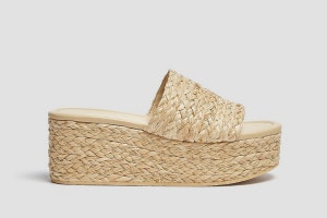 Sandalias con plataforma de Pull & Bear. 