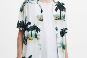 Camisas hawaianas de Pull&Bear.