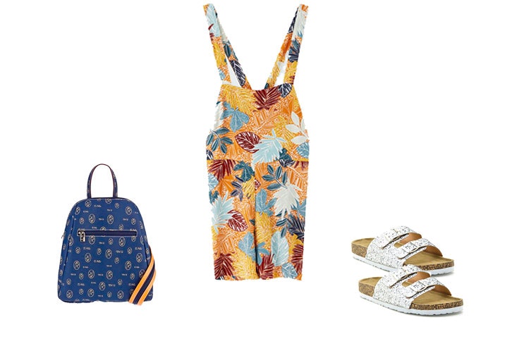 Look de viaje con mono estampado