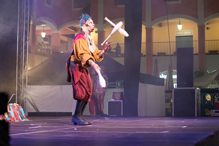 Malabares circo contemporáneo