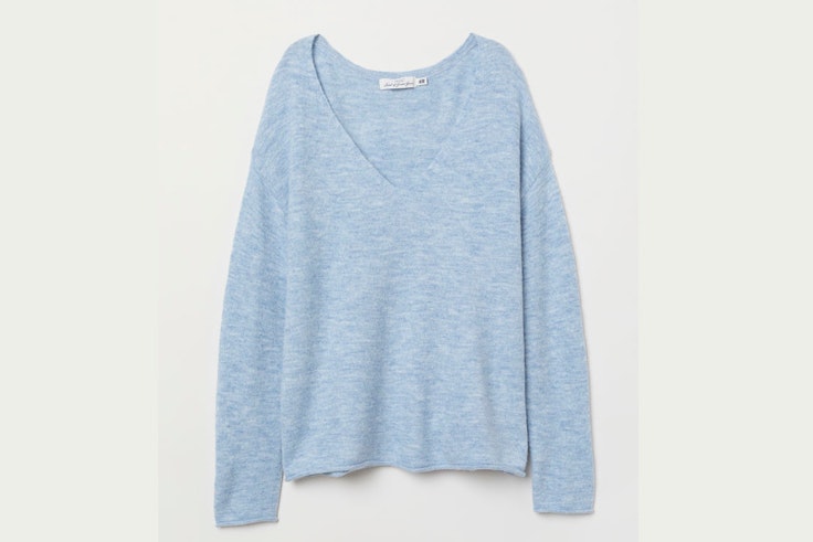 jersey-de-punto-escote-de-pico-color-azul-claro-hm