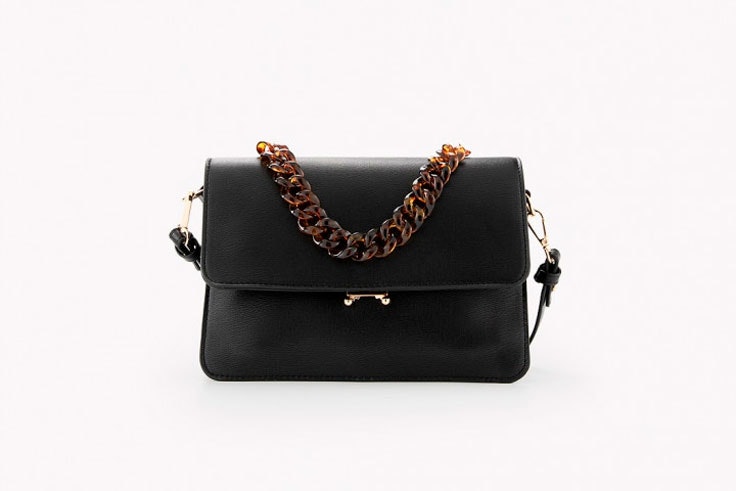 bolso-color-negro-cadena-marron-paco-martinez