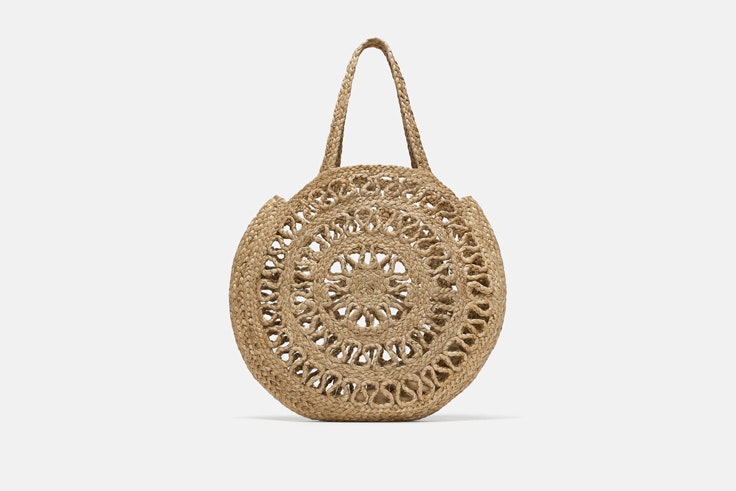 bolso-rafia-redondo-natural-zara