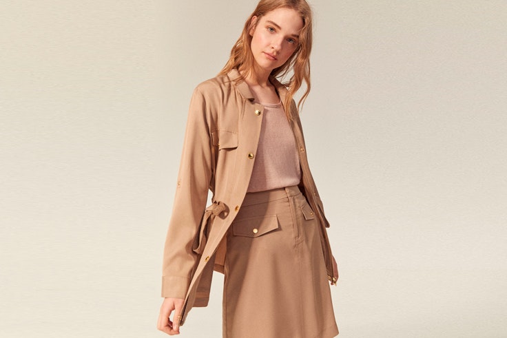 chaqueta-beige-larga-cortefiel