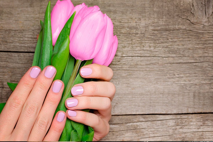 Uñas-de-gel-decoradas-azules-morados-y-rosas.jpg