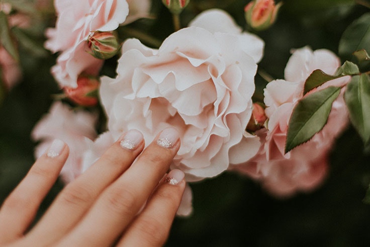 Uñas-de-gel-decoradas-uñas-joya
