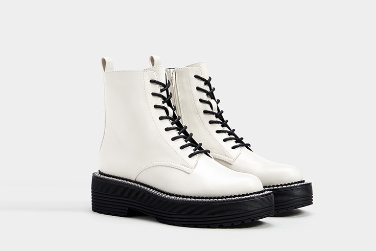botas de cordones en blanco de Bershka