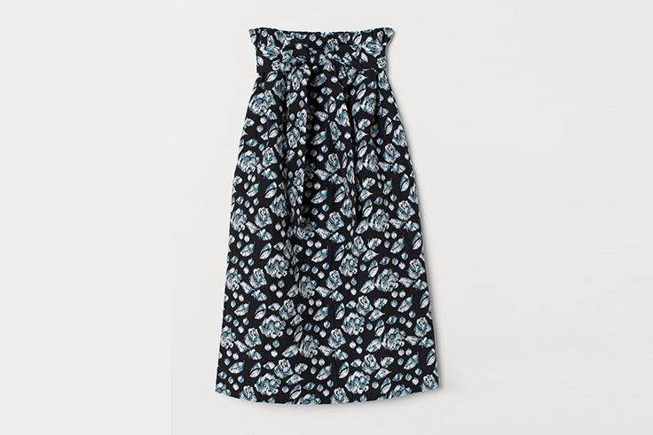 falda-negra-estampado-flores-hm