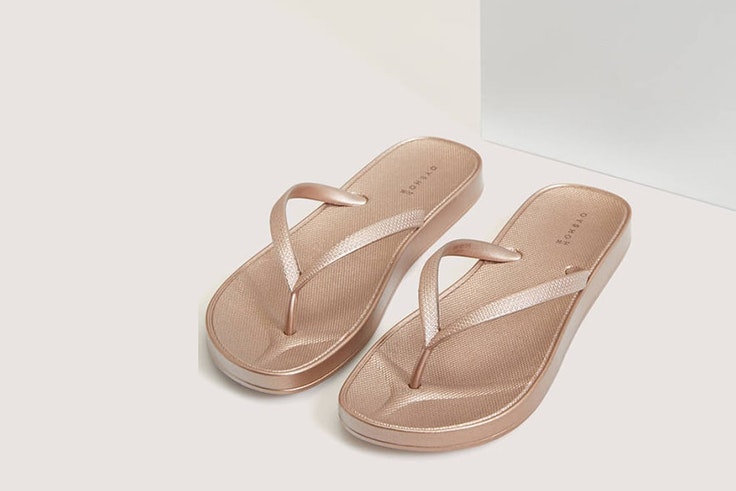chanclas-doradas-oysho
