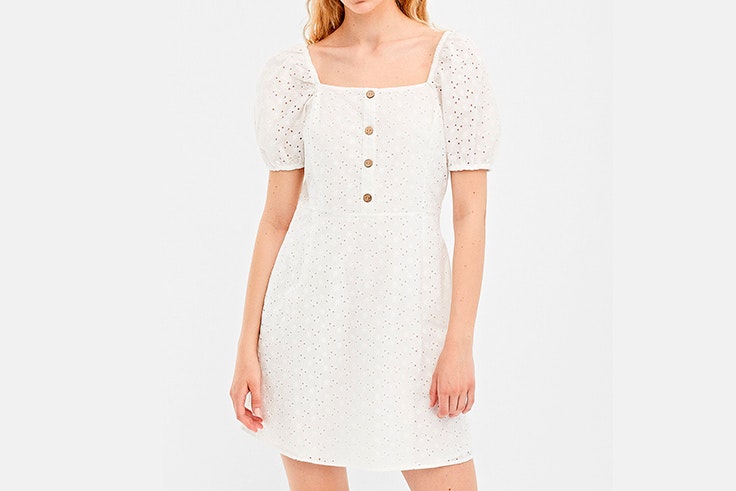 vestido-corto-blanco-bordados-springfield
